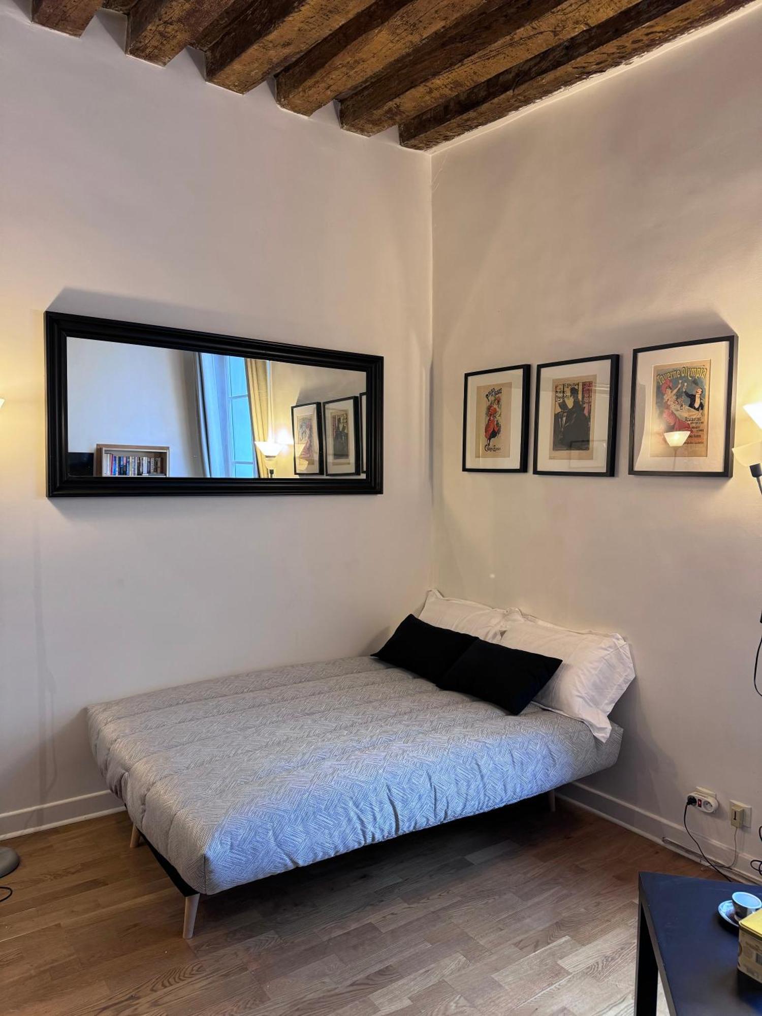 Appartement Typique Parisien Au Coeur Du Marais Esterno foto